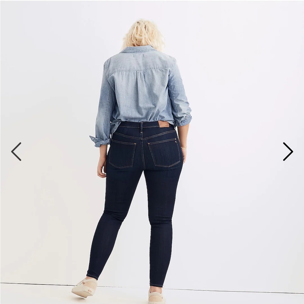 Madewell Petite 9" Mid-Rise Skinny Jeans in Larkspur Wash: TENCEL™ Denim Edition - Picture 4 of 11